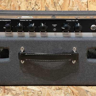 Pre Owned Fender 2016 Bassbreaker 18/30 2x12 Combo - Grey Tweed image 5
