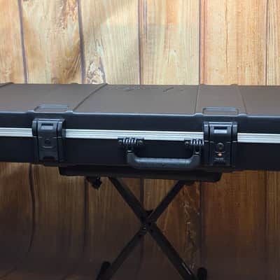 Fender TSA 002 Hard Case for Precision Bass or Jazz Bass 2000s - Black image 3