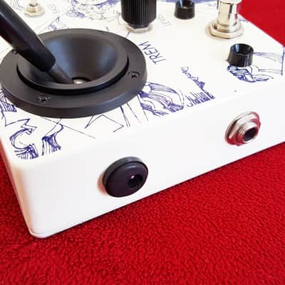 Walrus Audio Janus Tremolo / Fuzz 2012 - Present - White image 4