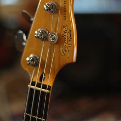 Squier Classic Vibe Precision Bass Fiesta Red image 5