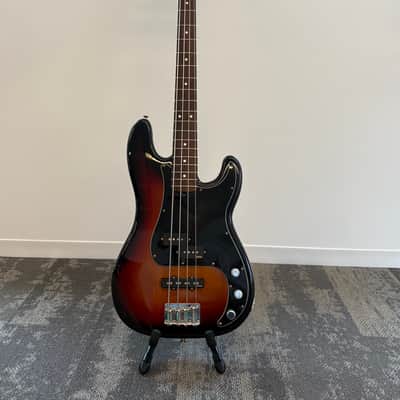 Fender American Performer Precision Bass with Rosewood Fretboard 2018 - Present 3-Tone Sunburst