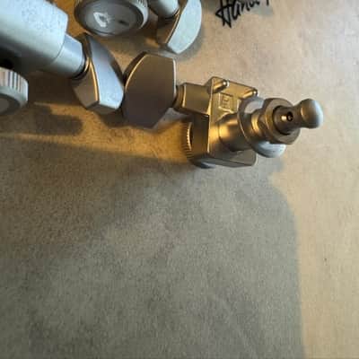 Fender Locking tuners - Brushed Chrome image 3