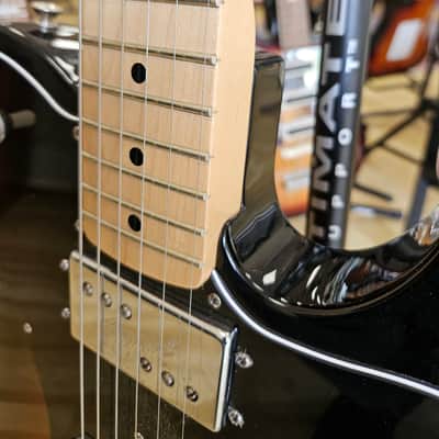 Classic Player Tele® Deluxe w/ Tremolo, Maple Fingerboard, 3 Tone Sunburst image 5