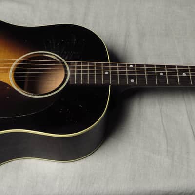 Gibson Custom 1942 Banner J-45 Reissue Light Aged Vintage Sunburst image 2
