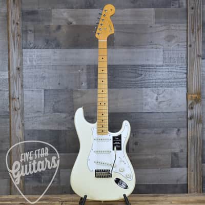 Mint Fender Vintera III Late 60s Stratocaster - Olympic White with Gigbag image 3