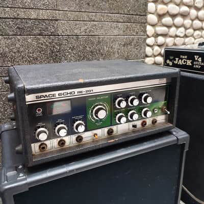 Roland RE-201 Space Echo Tape Delay / Reverb 1974 - 1988 - Black image 2