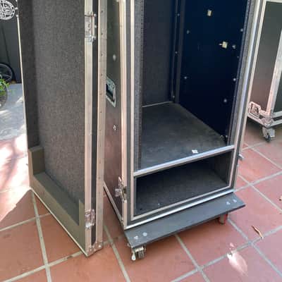Custom 20 Space shock mount case on wheels - Black image 2