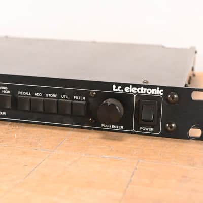TC Electronic TC 1128 Programmable 28-Band Graphic EQ/Spectrum Analyzer CG01VQ4 image 2