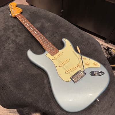 Fender Deluxe Roadhouse Stratocaster with Pau Ferro Fretboard 2018 - 2021 - Mystic Ice Blue image 5