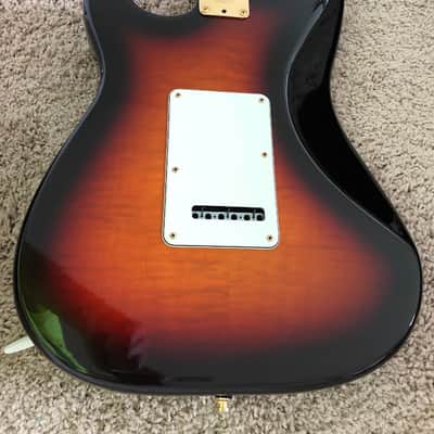 Fender Stratocaster 50th Anniversary Edition 2004 - Triburst image 7