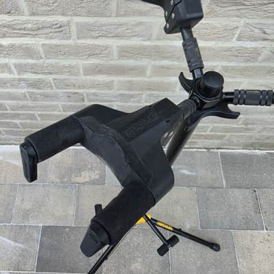 Hercules GS432B PLUS Auto Grip Triple Guitar Stand with Foldable Yoke 2010s - Black image 4