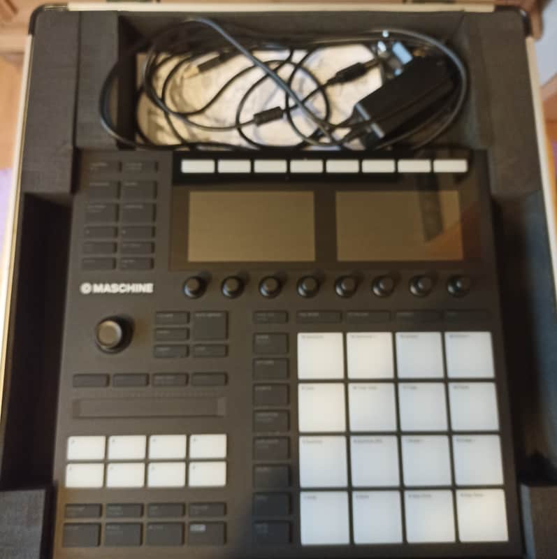 Native Instruments Maschine 2000s - Black image 1