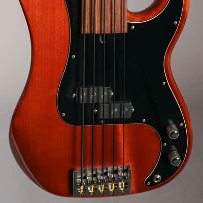 Mike Lull P5 Fretless image 3