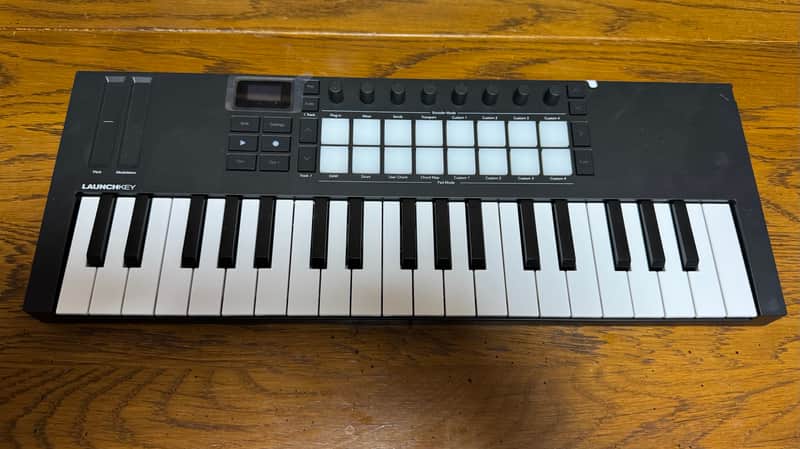 Novation Launchkey Mini 37 MKIV MIDI Keyboard image 1