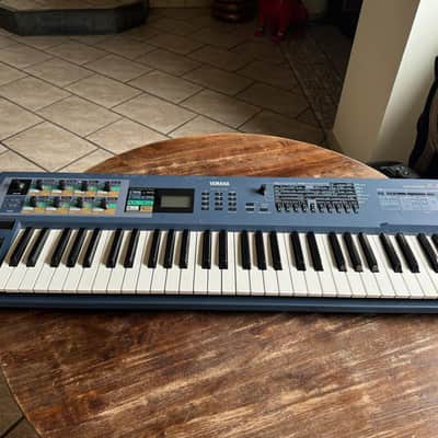 Yamaha AN1x Virtual Analog Synthesizer 1997 - Blue