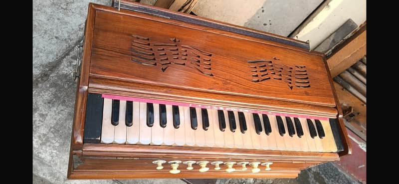 Amazing Teack Wood professional Harmonium, 45 years old, powerful and sweet sound, handmade image 1