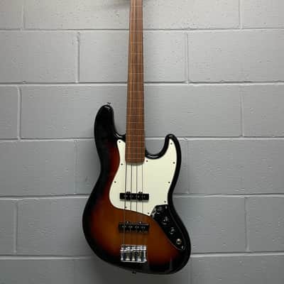 Fender Player Jazz Bass Fretless - 3-Color Sunburst with hardcase image 2
