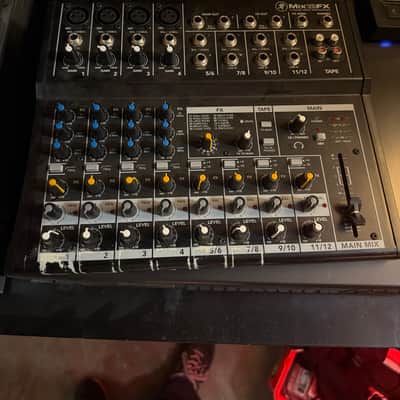 Mackie Mix12FX 12-Channel Compact Mixer with Effects 2015 - Present - Black image 1