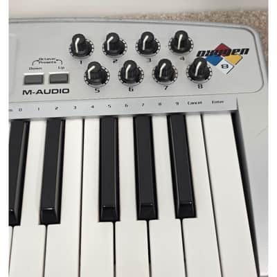 M-Audio Oxygen 8 - MIDI Controller - Good image 2
