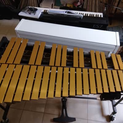 Yamaha YV3710 2010 Golden image 2