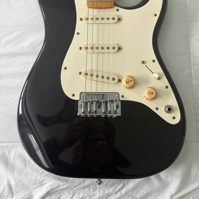 Fender Stratocaster 1983 - Black with Maple fretboard image 2