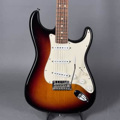 2011 Fender Standard Stratocaster RW sunburst like new Case image 2