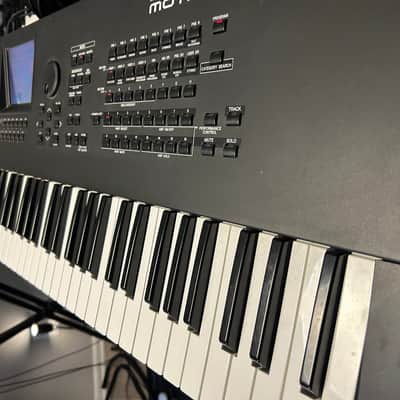 Yamaha Motif XF 7 2010s - Black image 2
