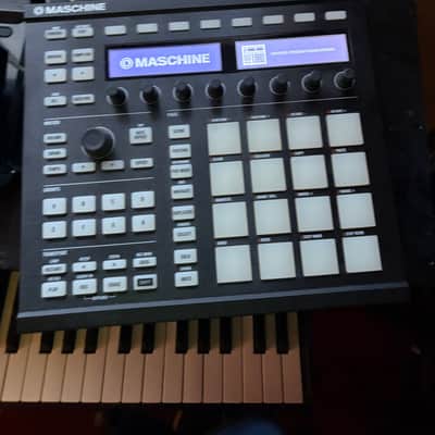 Native Instruments Maschine MKII 2010s - Black image 5