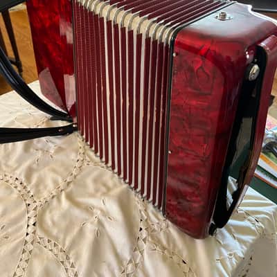 Covella 120 Bass - Red and Gold image 6