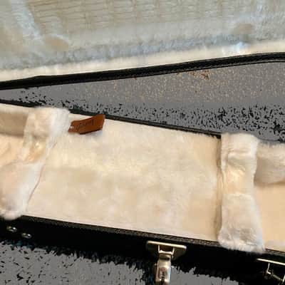 Gibson USA Guitar Case 2009 - for Les Paul Guitar, Black with White Interior Lining image 3