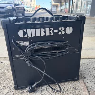 Roland CUBE-30 Guitar Amplifier image 2
