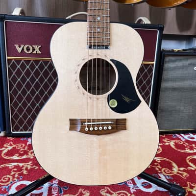 Maton Mini EM6 w/ Case image 4