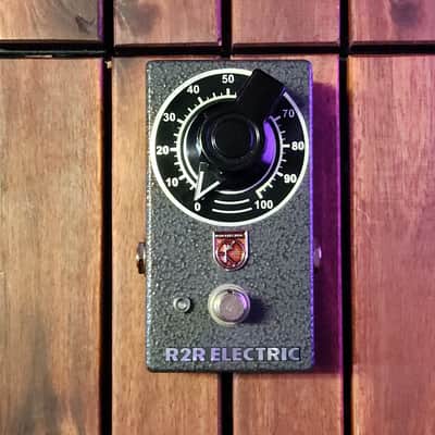R2R Electric Pre-Amp - Grey image 1