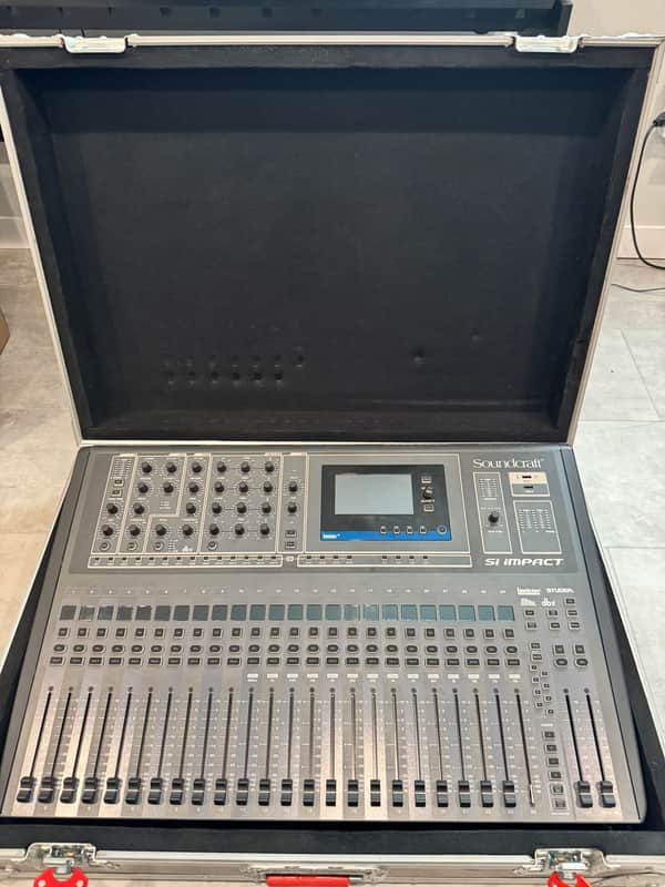 Soundcraft Si Impact 32-Channel Digital Mixer 2010s - Black / In Gator Road case image 1