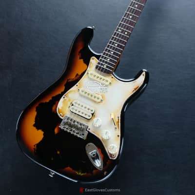 Fender Stratocaster S/S/H Black on Sunburst Aged Relic image 3