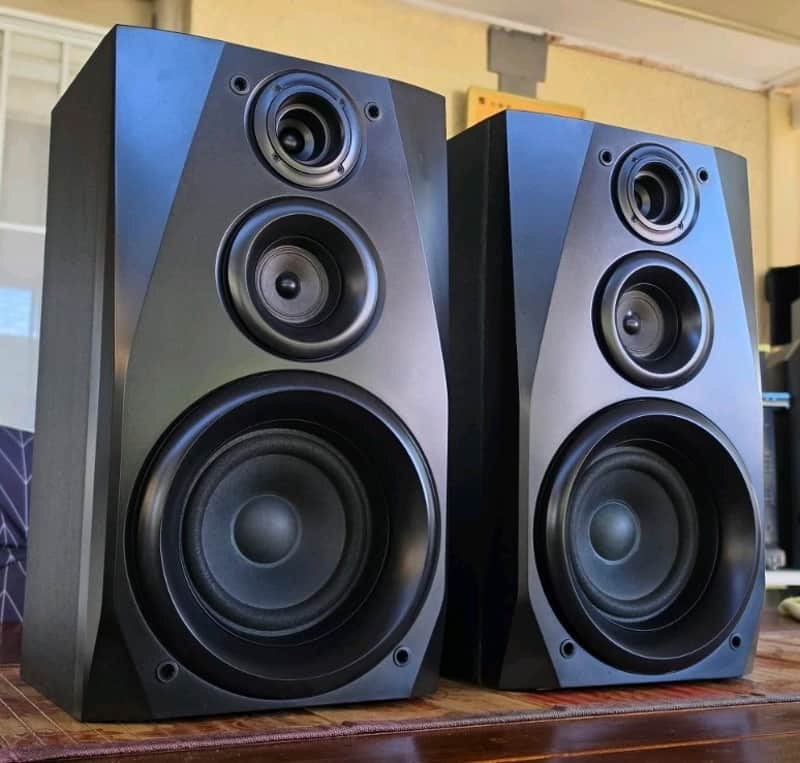 VINTAGE TECHNICS 3 WAY STEREO MUSIC SPEAKERS/100 WATTS EACH image 1