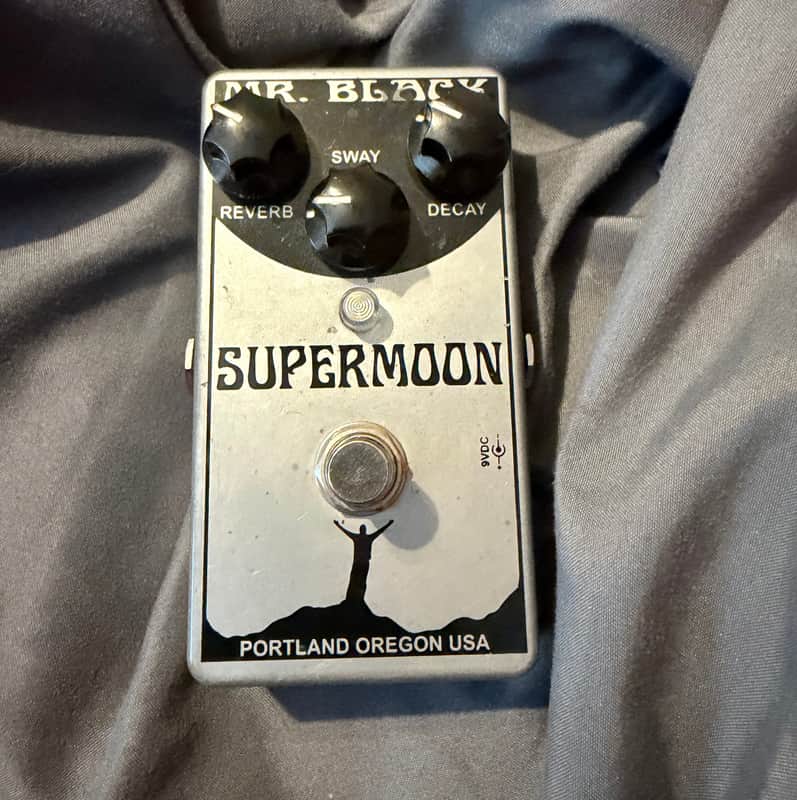 Mr. Black Supermoon Chrome