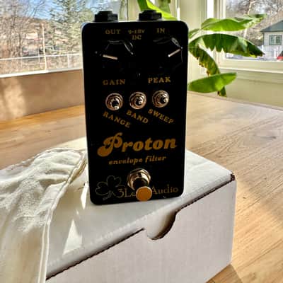 3Leaf Audio Proton 2011 - Metallic Gold Over Black image 1