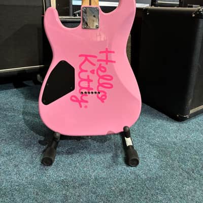 Squier Hello Kitty Stratocaster 2006 - 2009 - Pink image 5
