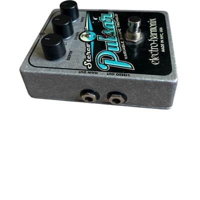 Electro-Harmonix Stereo Pulsar Analog Tremolo 2007 - Present - Blue image 4
