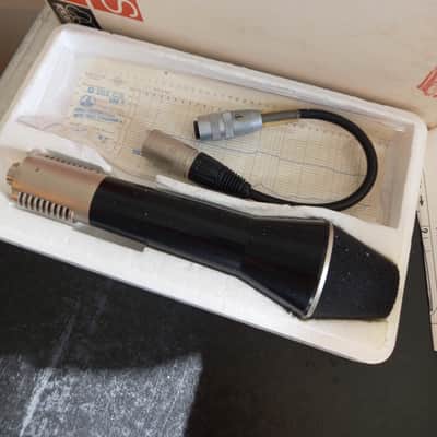 MINT vintage AKG D202 CS dynamic cardioid microphone - 1960s - Still in original box image 2
