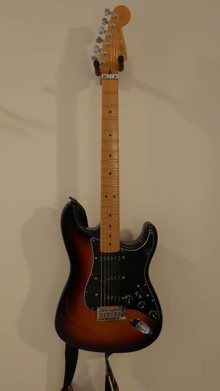 Fender American Standard Stratocaster 1989–1990 USA E9 Sunburst