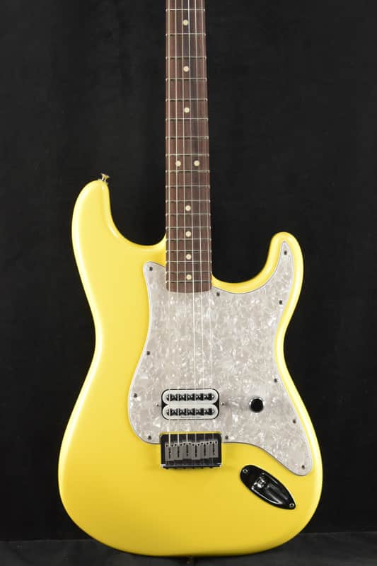Fender Tom DeLonge Stratocaster Graffiti Yellow Rosewood Fingerboard