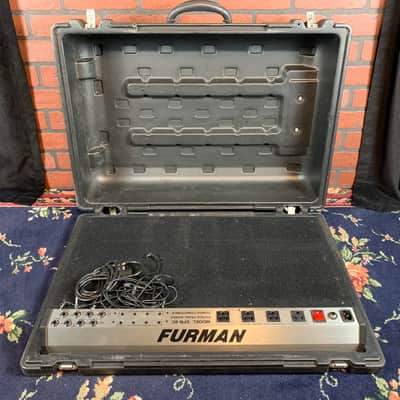 Furman SPB-8C Powered Pedal Board w/Rolling Hard Case image 3