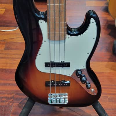 Fender Lined Fretless Player Jazz Bass 2019 - 3 color Sunburst image 2