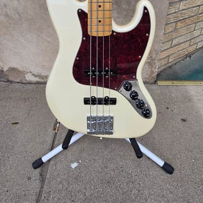 Fender Player Plus Jazz Bass with Maple Fretboard 2021 - Present - Olympic Pearl image 1