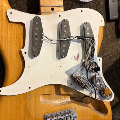 Fender Stratocaster with 3-Bolt Neck, Maple Fretboard 1975 - Natural image 9