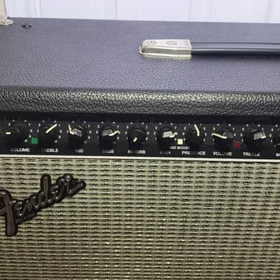 Fender Ultimate Chorus DSP 2-Channel 2 x 65-Watt 2x12" Stereo Solid State Guitar Combo with Onboard Effects 1995 - 2000 - Black - USA image 2