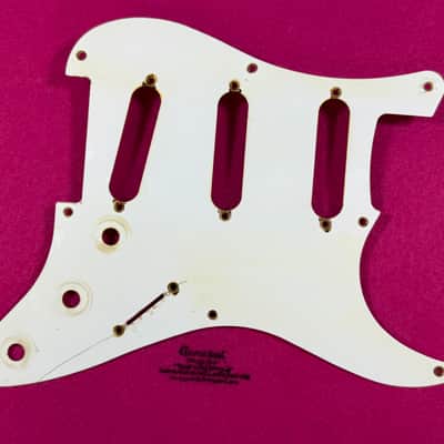GVT Master-Aged 1954–1957 for Stratocaster® Pickguard – Vintage Eggshell ABS / Aged image 3