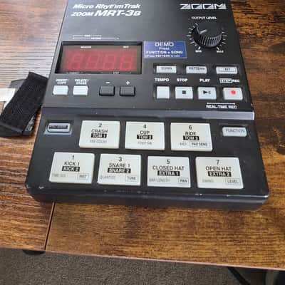 Zoom  MRT-3b drum machine